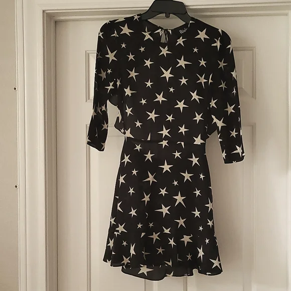 Women's dress - Picture 1 of 9